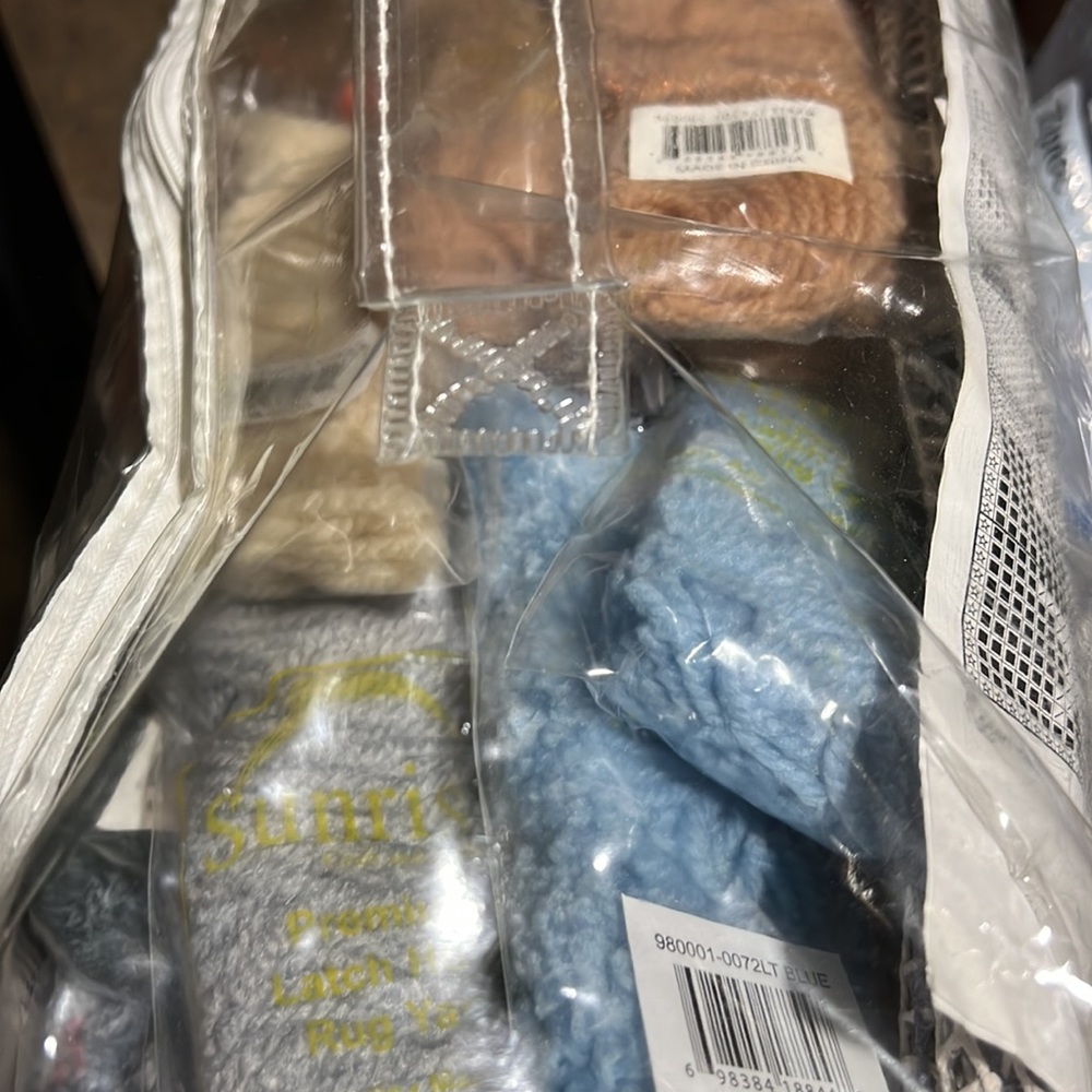 Craftways Latch Hook Rug Kit Country Barn 2011 - Picture 5 of 10